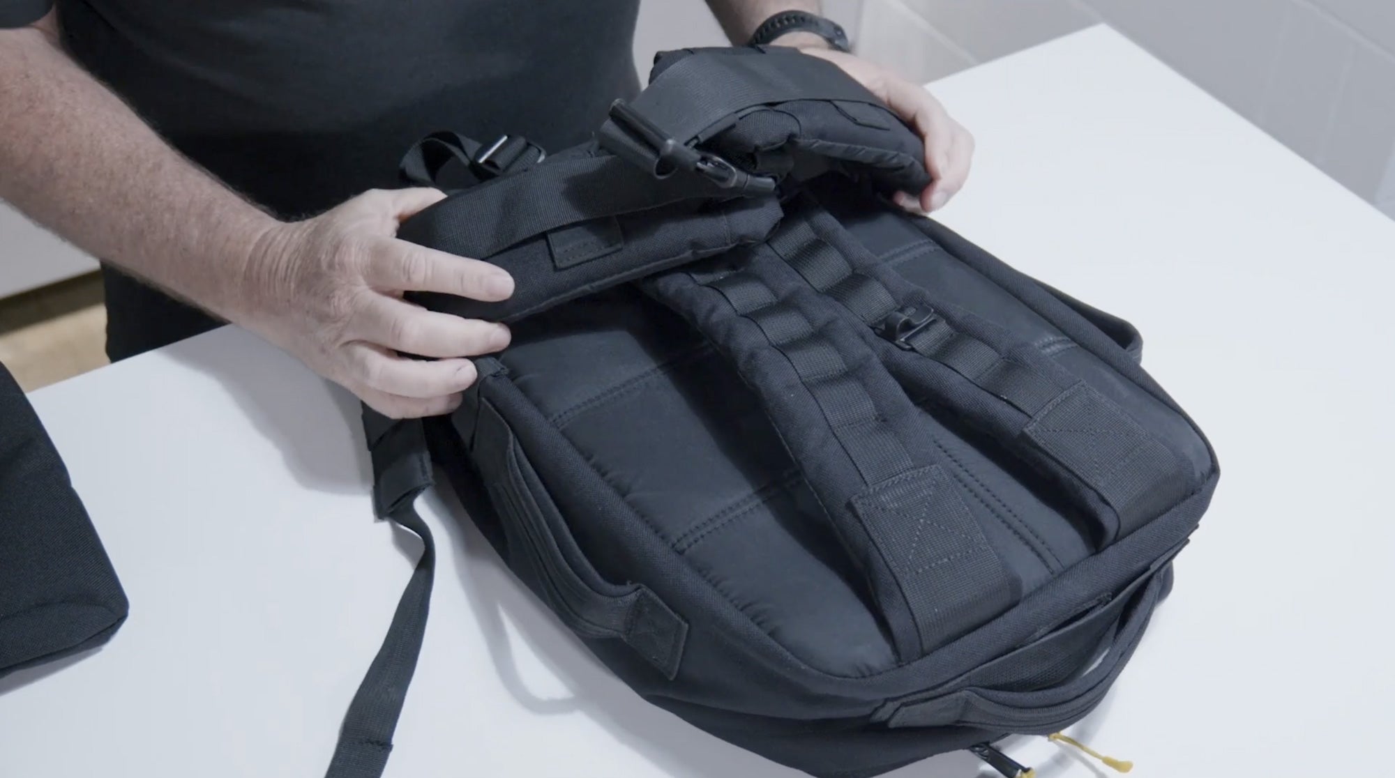 Load video: How to attach the RUKSAK waistbelt